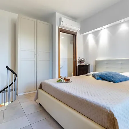 L'essenziale - Experience In - Private Park E Wifi Apartment