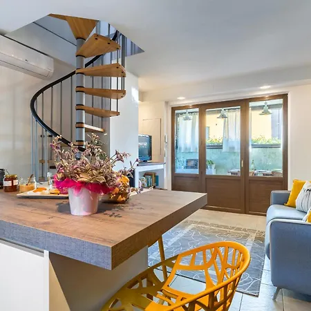 L'essenziale - Experience In - Private Park E Wifi Apartment